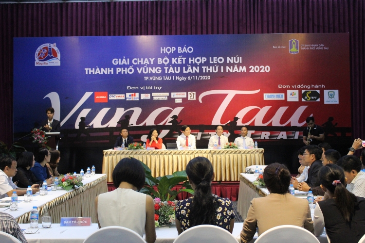 Họp báo công bố giải chạy bộ kết hợp leo núi với chủ đề Họp báo công bố giải chạy bộ kết hợp leo núi với chủ đề
