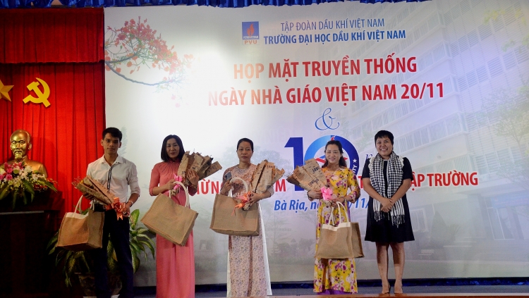 PVU tổ chức kỷ niệm Ngày Nhà giáo Việt Nam và 10 năm thành lập
