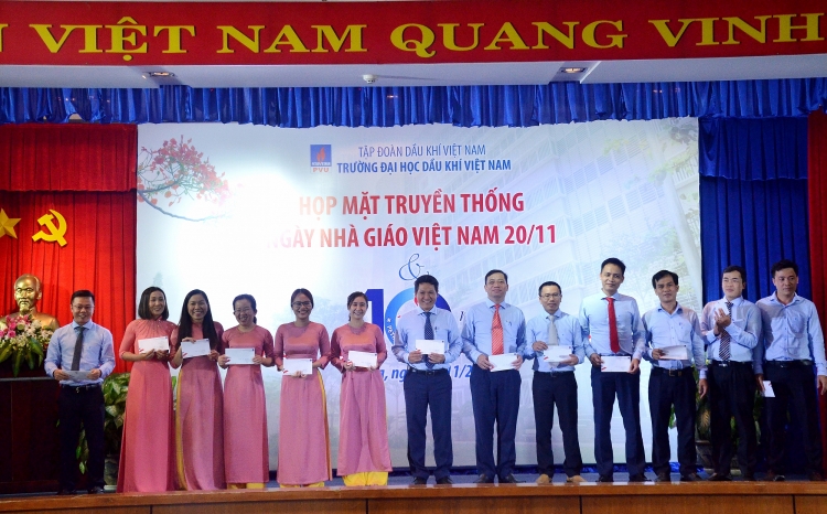 PVU tổ chức kỷ niệm Ngày Nhà giáo Việt Nam và 10 năm thành lập