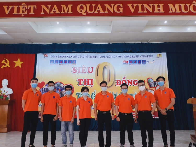 Khi ta ở chỉ là nơi đất ở   Khi ta đi đất đã hóa tâm hồn