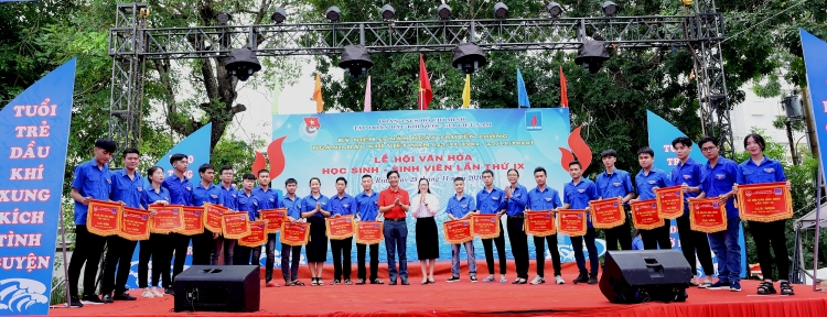 Tuổi trẻ Dầu khí Việt Nam với Lễ hội Văn hóa Học sinh Sinh viên lần IX Tuổi trẻ Dầu khí Việt Nam với Lễ hội Văn hóa Học sinh Sinh viên lần IX