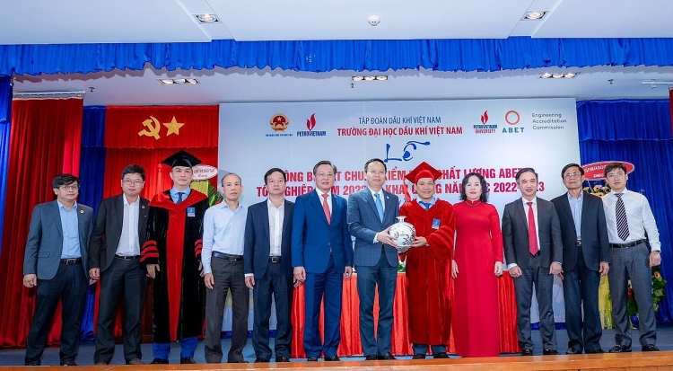 Trường Đại học Dầu khí Việt Nam ký biên bản hợp tác với Trường Đại học Bách khoa – Đại học Quốc gia TP HCM
