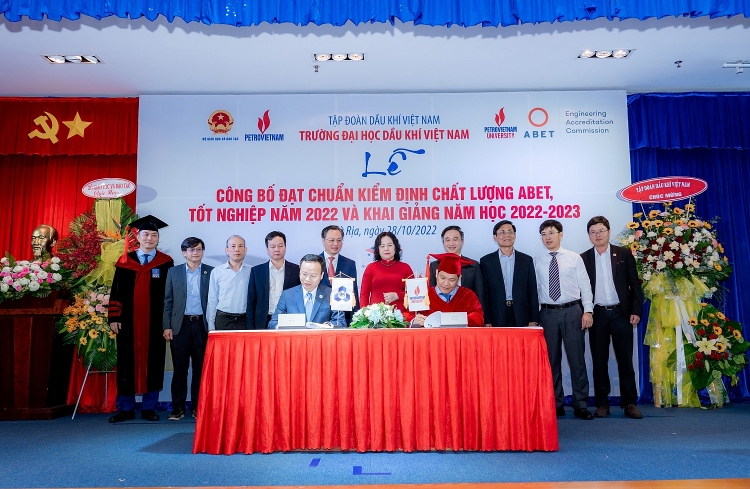 Trường Đại học Dầu khí Việt Nam ký biên bản hợp tác với Trường Đại học Bách khoa – Đại học Quốc gia TP HCM