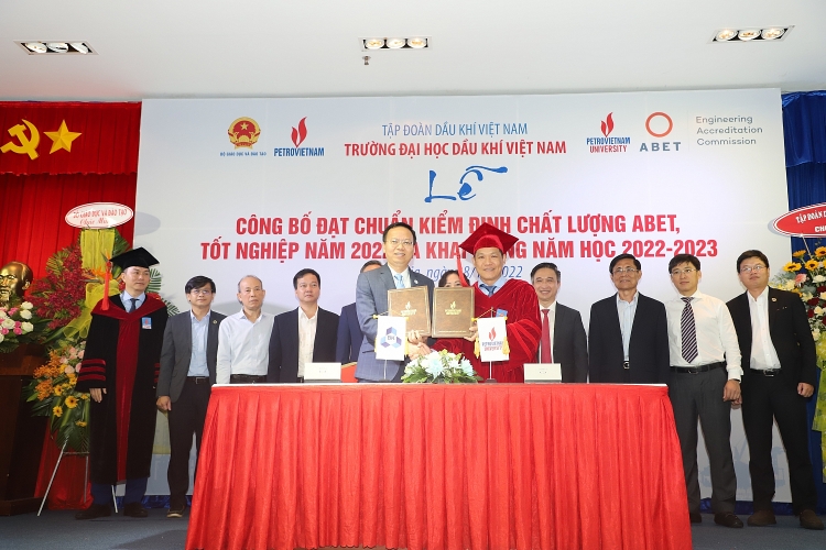 Trường Đại học Dầu khí Việt Nam ký biên bản hợp tác với Trường Đại học Bách khoa – Đại học Quốc gia TP HCM