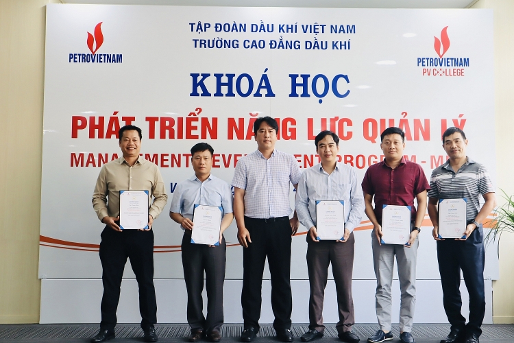 PVCollege bế giảng khóa đào tạo Phát triển năng lực quản lý cho Petrovietnam