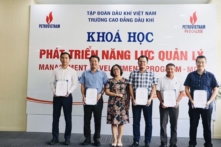 PVCollege bế giảng khóa đào tạo Phát triển năng lực quản lý cho Petrovietnam
