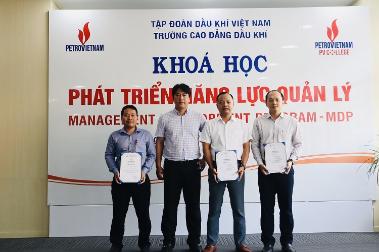 PVCollege bế giảng khóa đào tạo Phát triển năng lực quản lý cho Petrovietnam