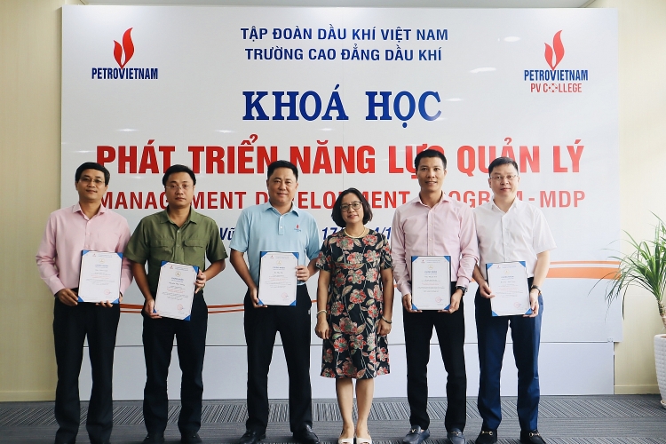 PVCollege bế giảng khóa đào tạo Phát triển năng lực quản lý cho Petrovietnam