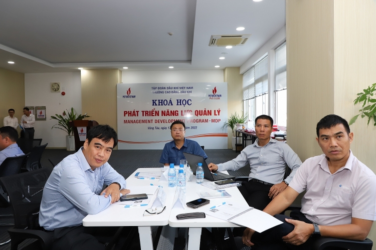PVCollege bế giảng khóa đào tạo Phát triển năng lực quản lý cho Petrovietnam