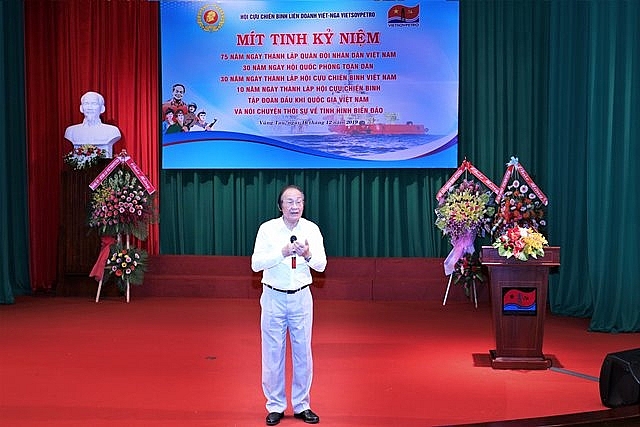 hoi ccb vietsovpetro to chuc noi chuyen chuyen de ve bien dao
