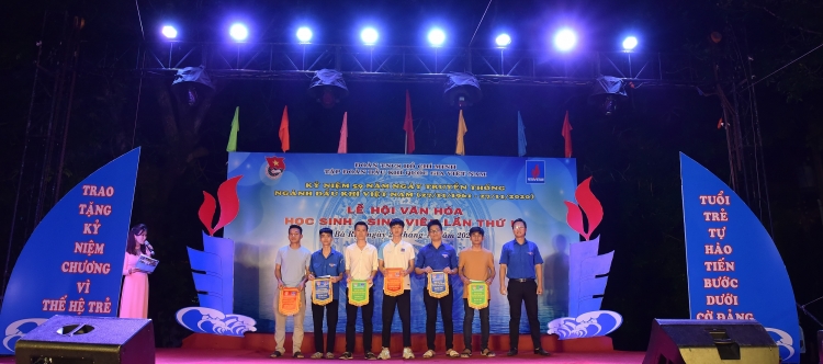 Chùm ảnh: Lễ hội Văn hóa học sinh – sinh viên lần thứ IX