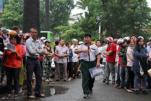 cong an vao cuoc vu de van lop 10 bi tuon ra ngoai