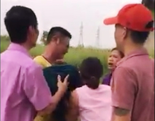 choi o bo song cam hai be trai truot chan tu vong