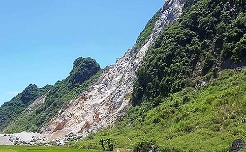 nam cong nhan tu vong khi nga tu vach nui cao 50 met
