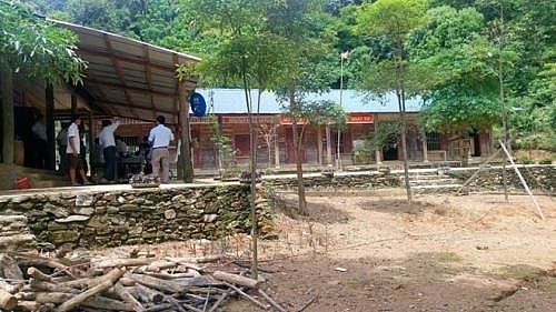 sut lun sat chan truong hoc thay tro vung bien phai lanh nan
