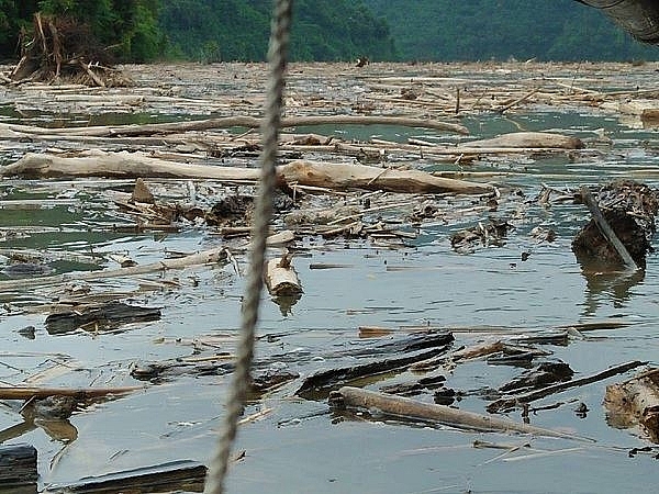 nghe an bai rac khong lo giua long ho ban ve