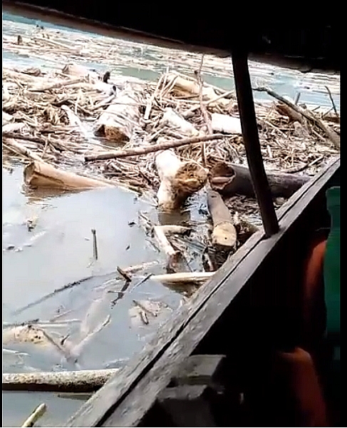 nghe an bai rac khong lo giua long ho ban ve