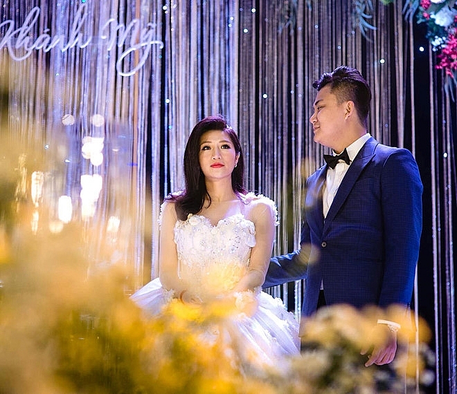 hotgirl van navy xinh nhu cong chua trong chiec vay cuoi tu tay thiet ke