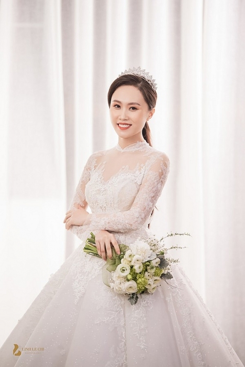 anh cuoi lung linh cua dai gia chan dat trung hieu