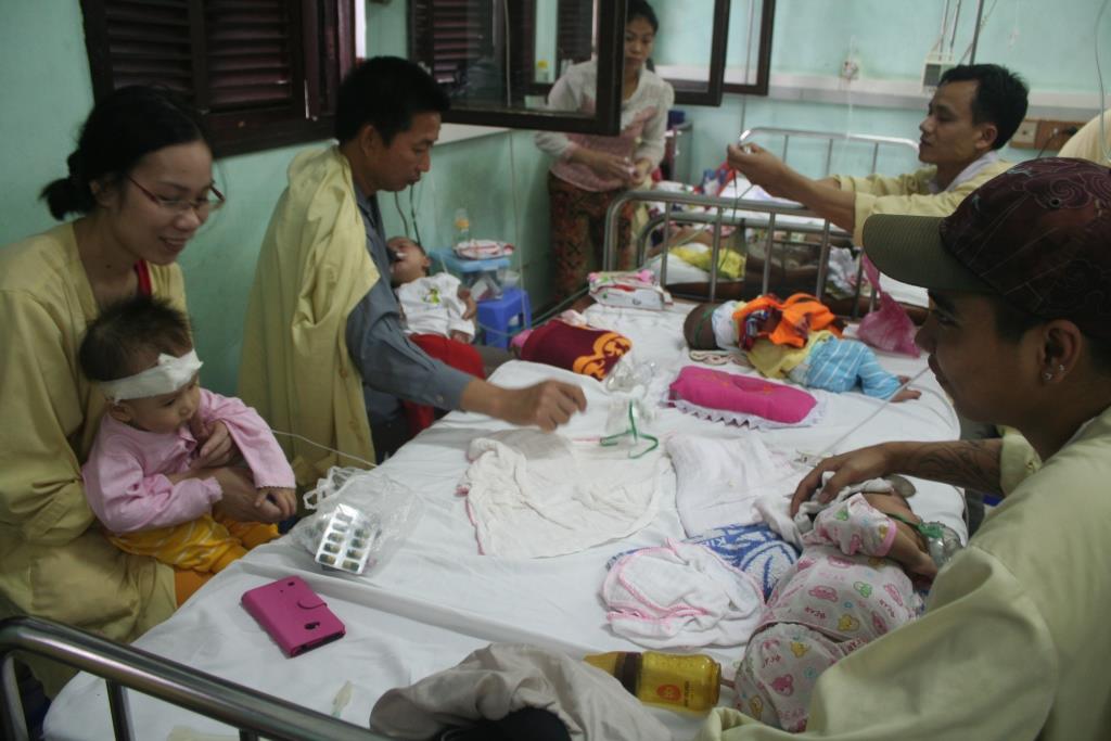 Bệnh viện Nhi Trung ương quá tải trầm trọng