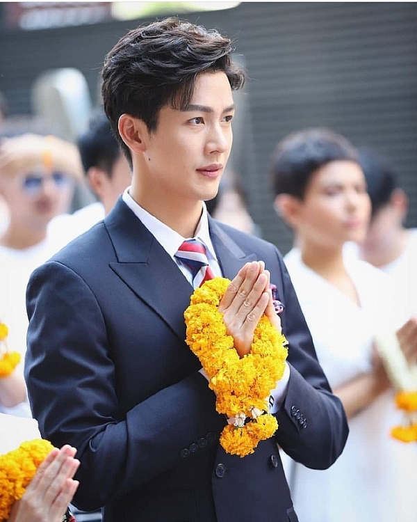 nam chinh dep xuat sac cua sam sam den day an ne phien ban thai