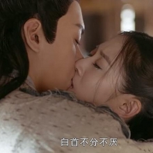 Nụ hôn kinh điển của Trương Vô Kỵ và Triệu Mẫn trong “Tân Ỷ Thiên Đồ Long Ký”