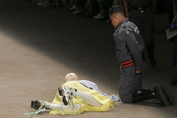 nguoi mau tales soares dot tu tren san catwalk