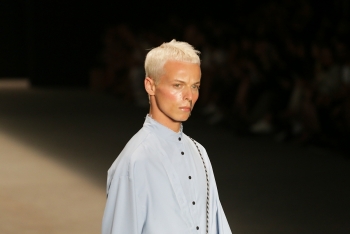 Người mẫu Tales Soares đột tử trên sàn catwalk