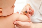 Yêu cầu làm rõ vụ cháu bé tử vong sau tiêm