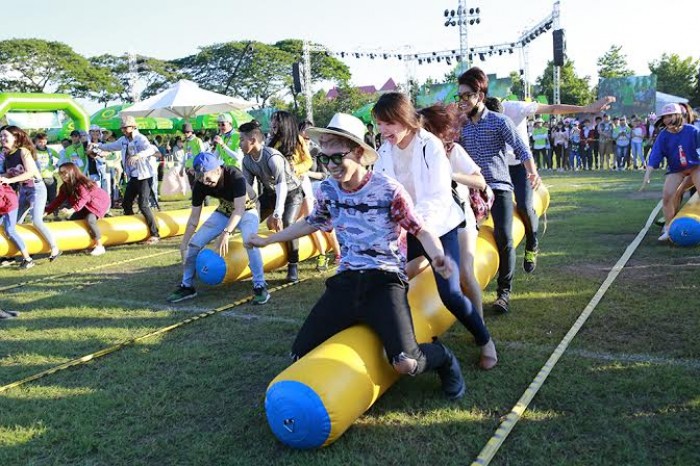 soobin hoang son coi ao tren san khau giai nhiet mua he son tung chay het minh voi gioi tre can tho