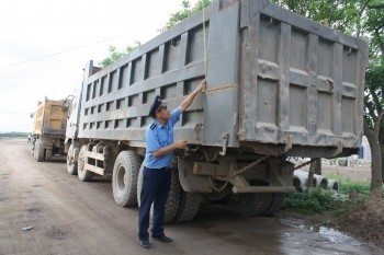 Báo cáo Bộ GTVT vụ “Xe quá tải 'ăn vạ' tại trạm kiểm soát”