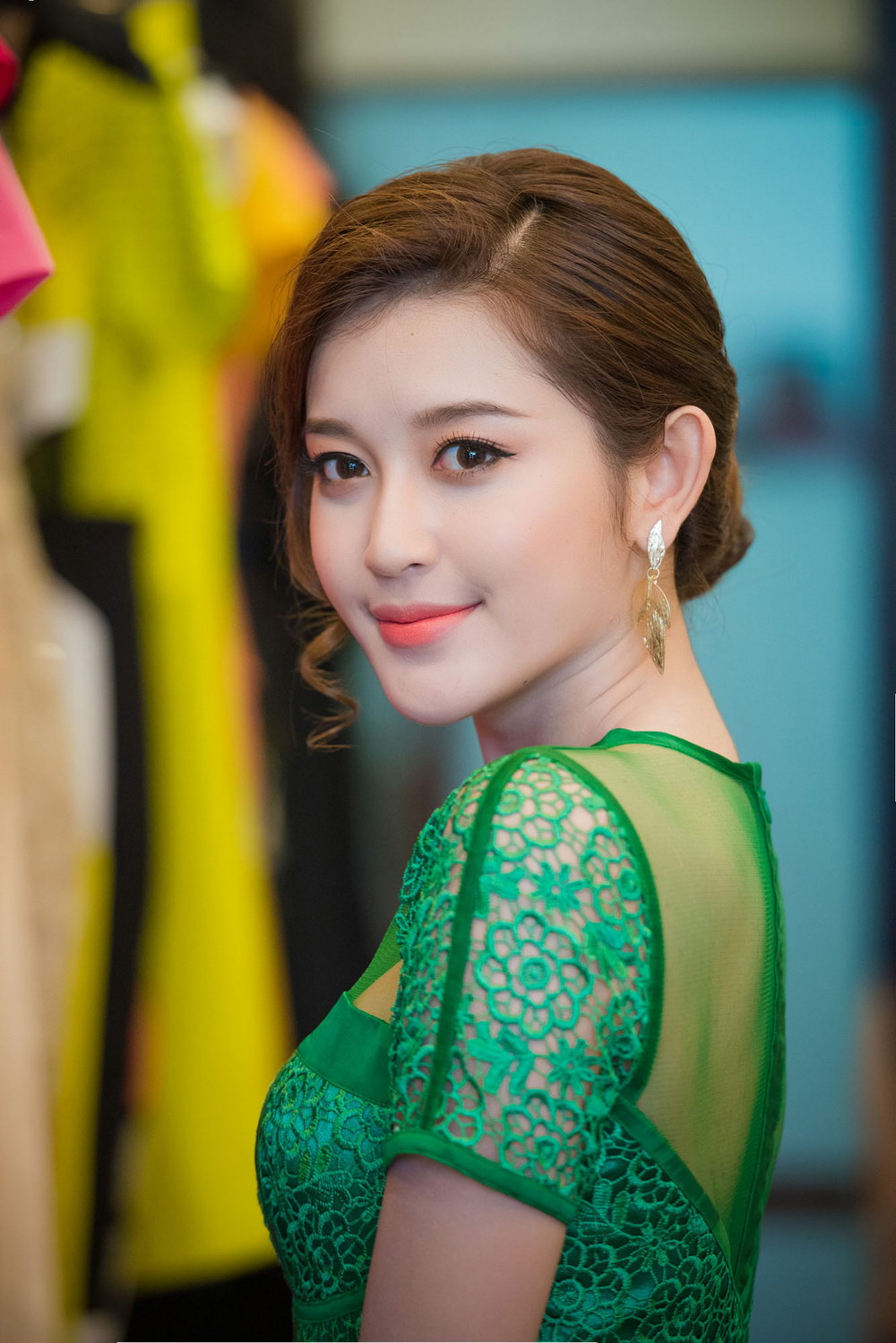 Á hậu Huyền My đọ sắc cùng đàn chị Ngọc Hân