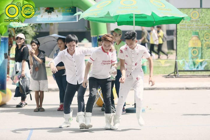 son tung m tp khien fan nu phat sot vuot rao bao ve de tiep can