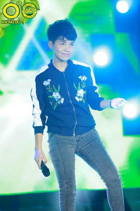 hoang ton lai tan tinh fangirl son tung lam b boy tren san khau giai nhiet mua he