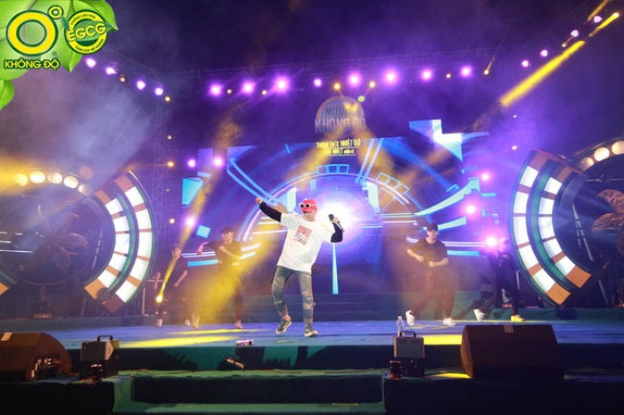 hoang ton lai tan tinh fangirl son tung lam b boy tren san khau giai nhiet mua he