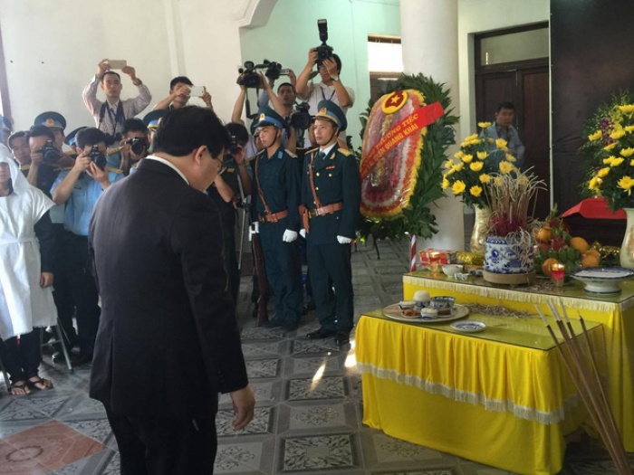 con tho ngo ngac trong le tang phi cong tran quang khai