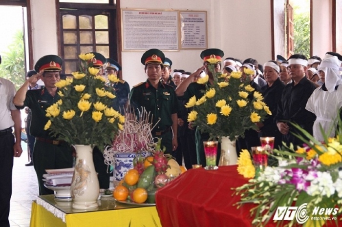 con tho ngo ngac trong le tang phi cong tran quang khai