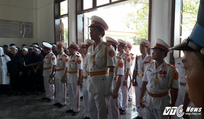 con tho ngo ngac trong le tang phi cong tran quang khai