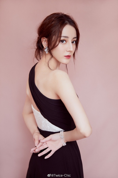 dich le nhiet ba dot mat khan gia voi man khoe body chuan tung centimet