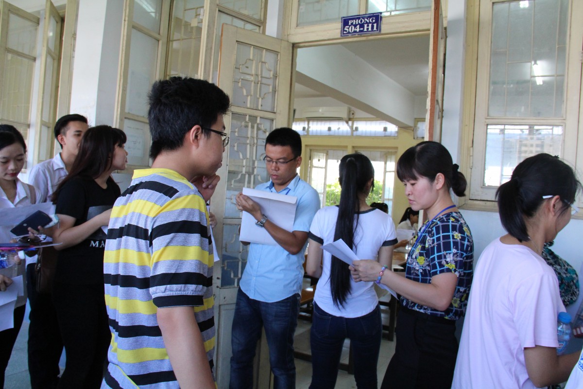 Kỳ thi THPT Quốc gia 2015: Thí sinh lo lắng trước môn thi đầu tiên