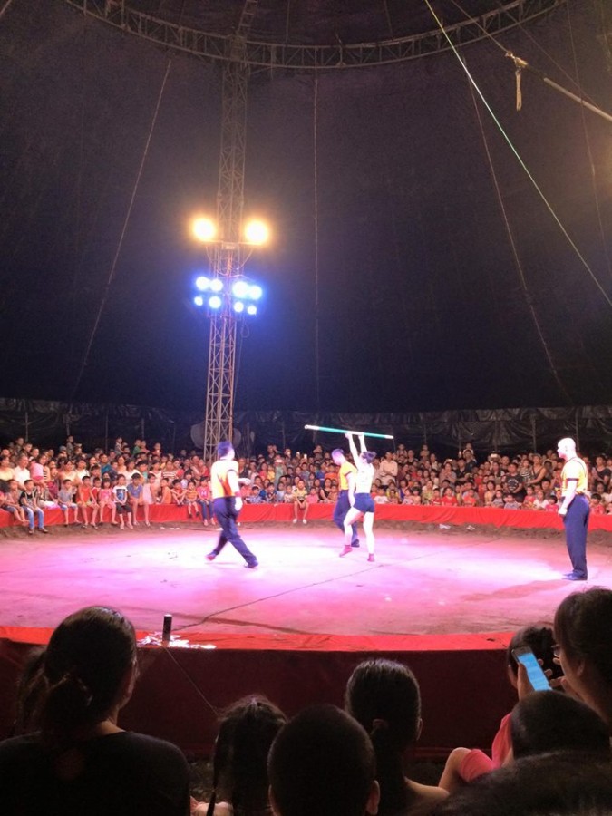 Rạp xiếc lưu động gặp sự cố, người dân chạy tán loạn