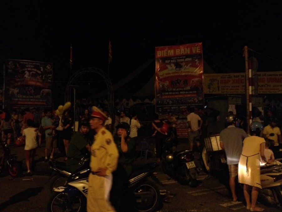 Rạp xiếc lưu động gặp sự cố, người dân chạy tán loạn