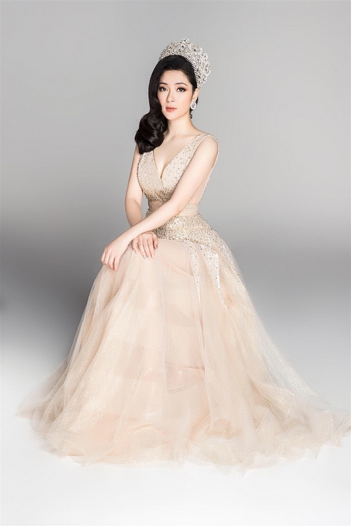 viet tiep chuyen vuong mien cua hoa hau viet
