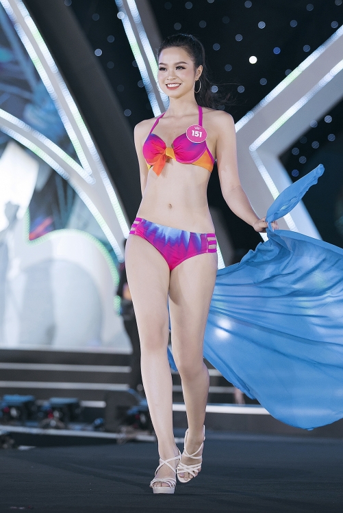 bong mat voi phan thi bikini cua ung vien hoa hau viet nam 2018