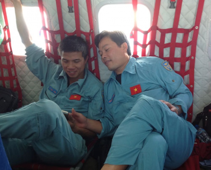 con trai cua chien sy trong phi hanh doan casa 212 da chao doi