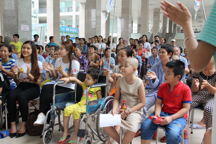 xoa diu noi dau cho cac benh nhi o vien k tan trieu