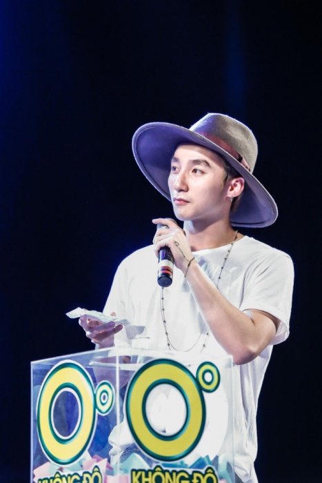 son tung doi non la hat nhac hue trong fan meeting