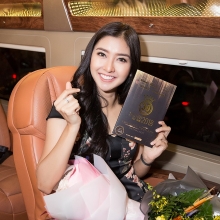 nhan sac ruc ro cua tan hoa hau viet nam tran tieu vy trong dem chung ket