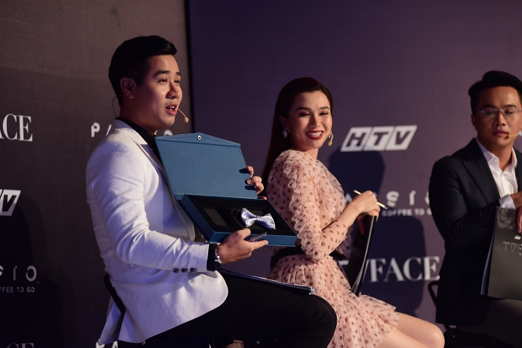 nguyen khang vao vai hien trong show thuc te ve nghe mc