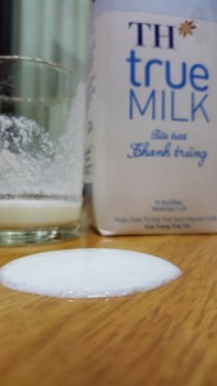 Hãi hùng sữa tươi TH True Milk đóng váng như... sữa chua
